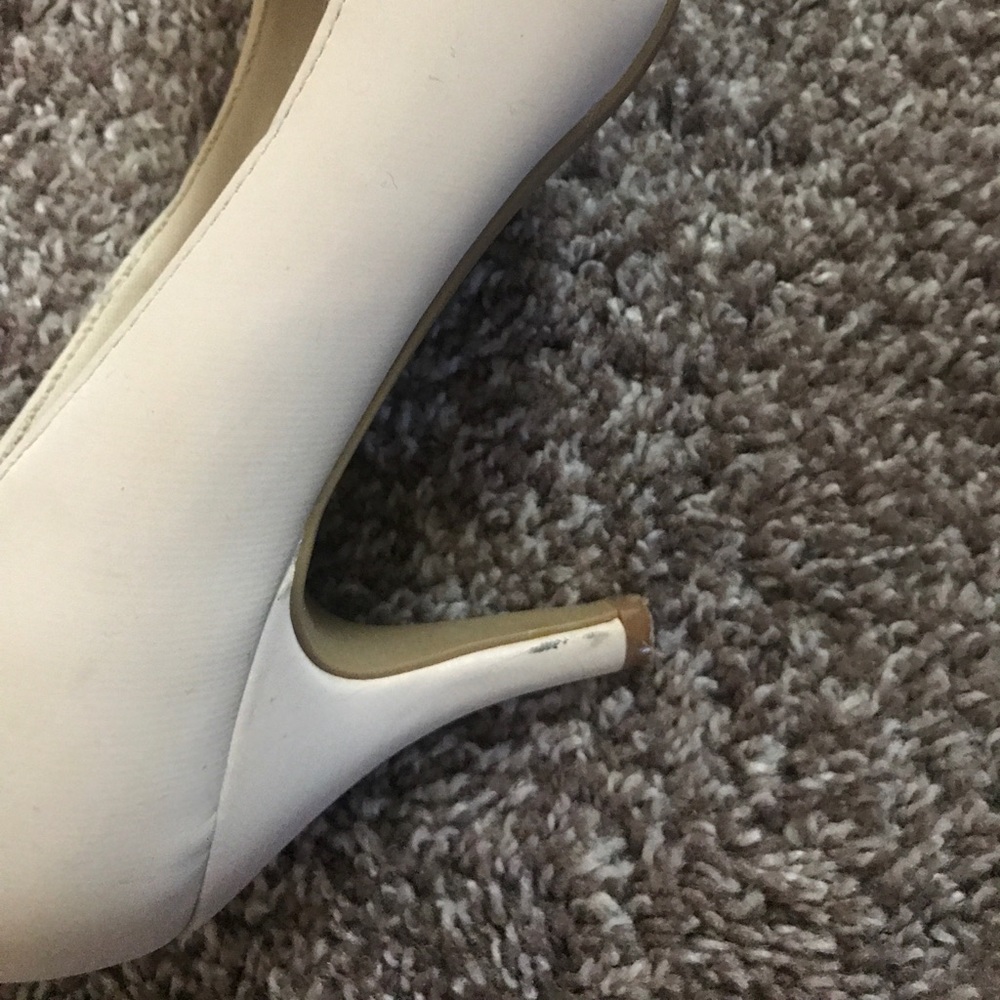 Dream Pairs Cream Heels - Picture 5 of 8